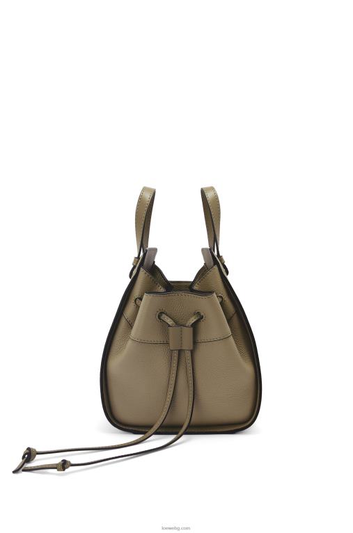Loewe шнур за мини хамак от мека зърнеста телешка кожа F84B8241 Жени лаврово зелено