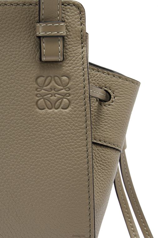 Loewe шнур за мини хамак от мека зърнеста телешка кожа F84B8241 Жени лаврово зелено