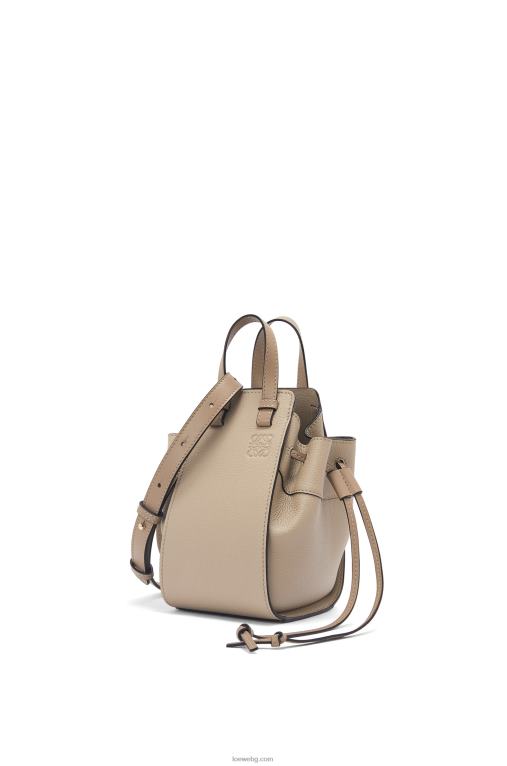 Loewe шнур за мини хамак от мека зърнеста телешка кожа F84B8289 Жени пясък
