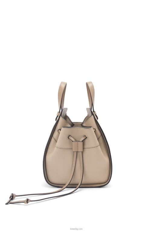 Loewe шнур за мини хамак от мека зърнеста телешка кожа F84B8289 Жени пясък