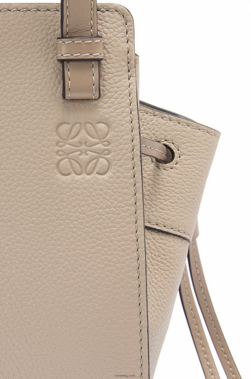 Loewe шнур за мини хамак от мека зърнеста телешка кожа F84B8289 Жени пясък