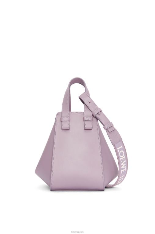 Loewe компактен хамак от сатенирана телешка кожа F84B8312 Жени бледа патладжанена глазура