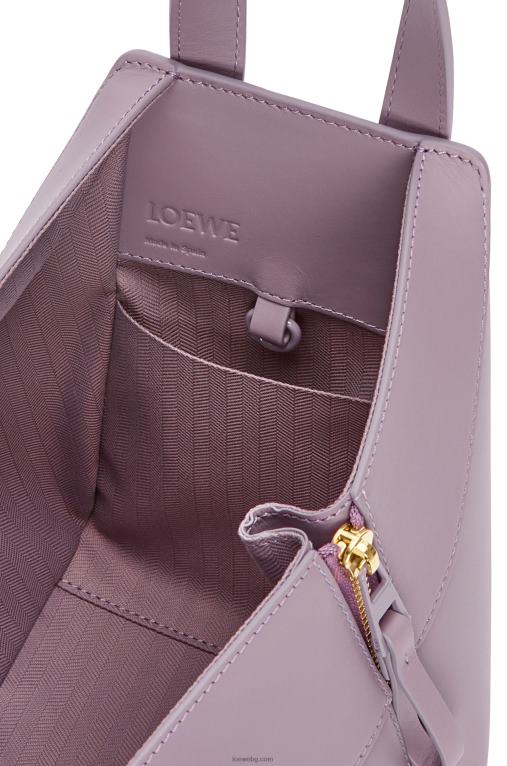 Loewe компактен хамак от сатенирана телешка кожа F84B8312 Жени бледа патладжанена глазура