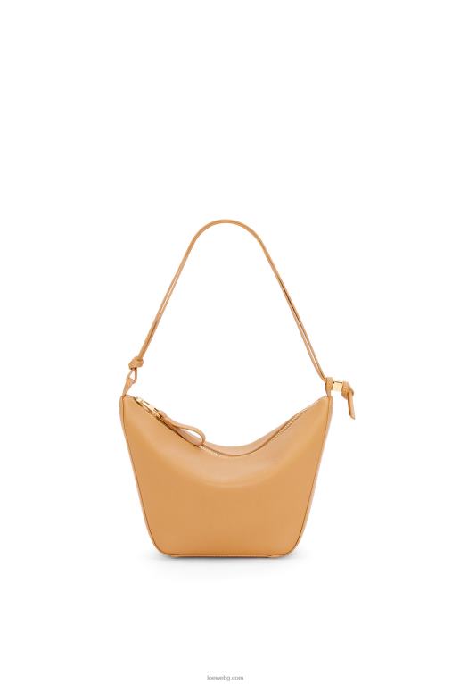 Loewe мини чанта за хамак от класическа телешка кожа F84B8323 Жени топла пустиня