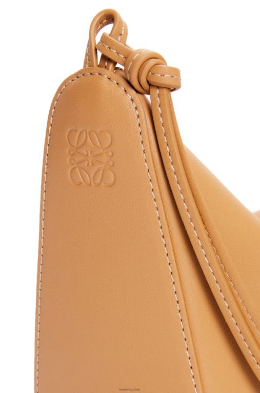 Loewe мини чанта за хамак от класическа телешка кожа F84B8323 Жени топла пустиня