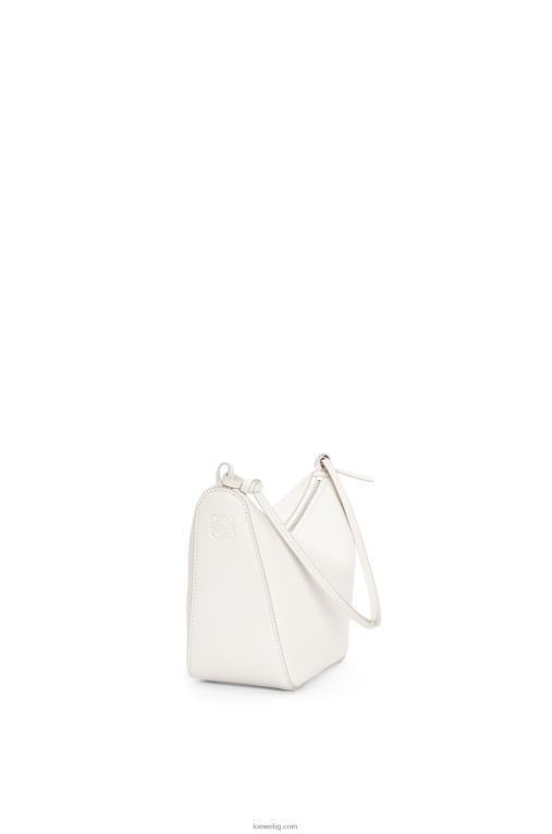 Loewe мини чанта за хамак от класическа телешка кожа F84B8324 Жени меко бяло
