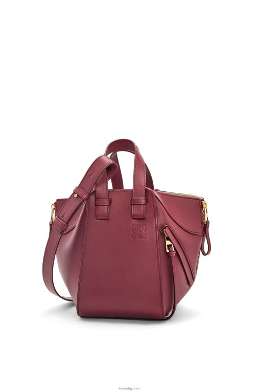 Loewe компактна чанта хамак от класическа телешка кожа F84B8340 Жени горски плодове