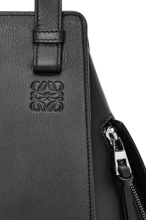 Loewe малка чанта за хамак от класическа телешка кожа F84B8341 Жени черен