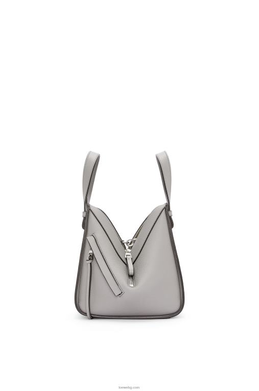 Loewe компактна чанта за хамак от мека зърнеста телешка кожа F84B8342 Жени перлено сиво