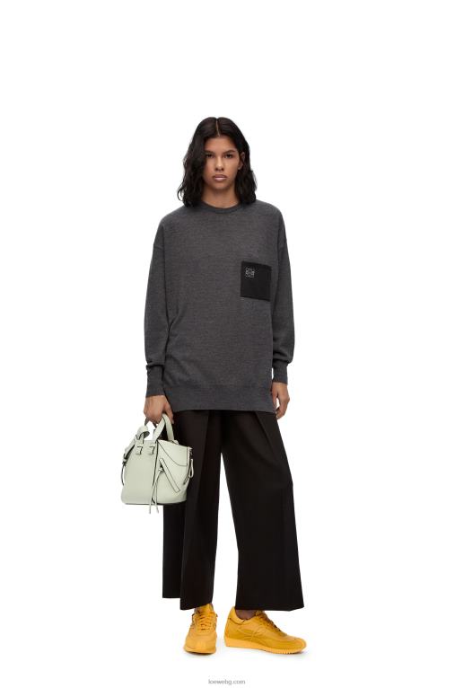 Loewe компактна чанта за хамак от мека зърнеста телешка кожа F84B8343 Жени светъл селадон