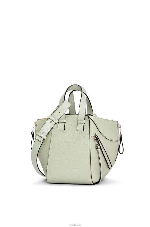 Loewe компактна чанта за хамак от мека зърнеста телешка кожа F84B8343 Жени светъл селадон