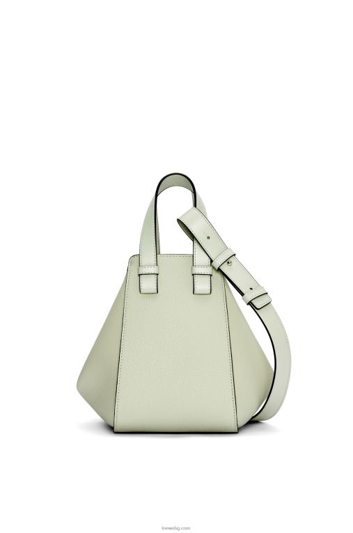 Loewe компактна чанта за хамак от мека зърнеста телешка кожа F84B8343 Жени светъл селадон