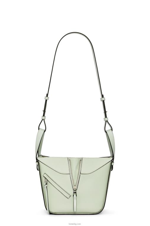 Loewe компактна чанта за хамак от мека зърнеста телешка кожа F84B8343 Жени светъл селадон
