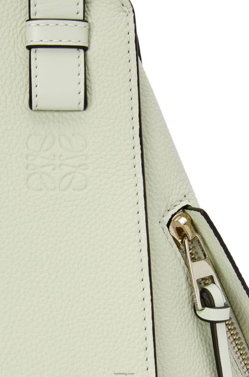 Loewe малка чанта за хамак от мека зърнеста телешка кожа F84B8370 Жени светъл селадон
