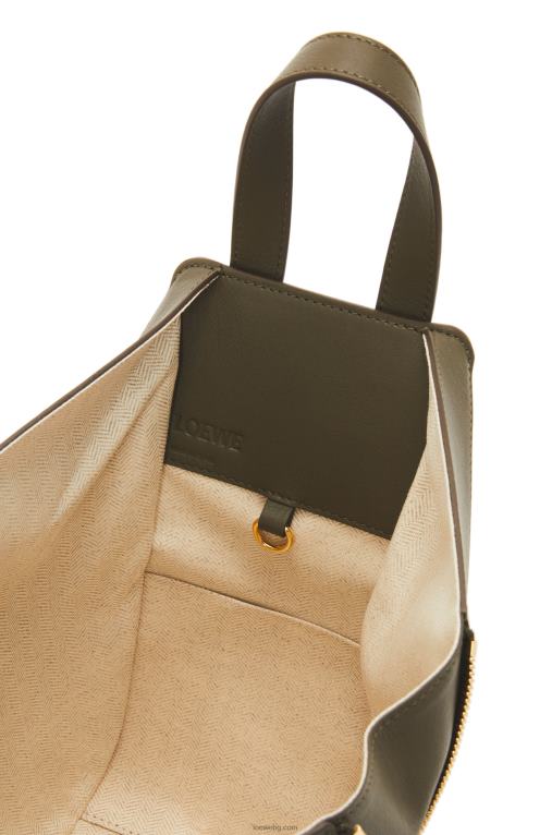 Loewe малка чанта за хамак от класическа телешка кожа F84B8371 Жени тъмно каки зелено
