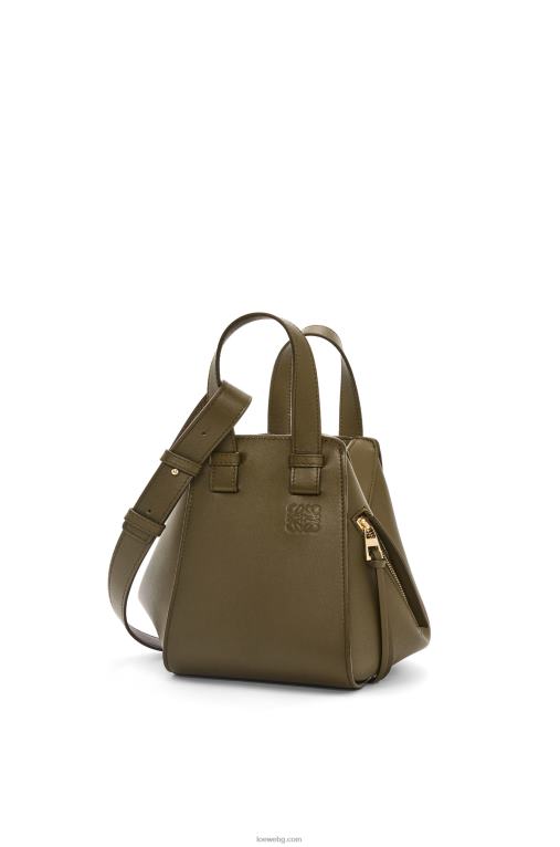 Loewe компактна чанта хамак от класическа телешка кожа F84B8372 Жени тъмно каки зелено