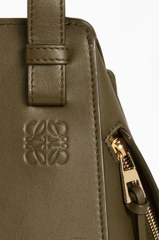 Loewe компактна чанта хамак от класическа телешка кожа F84B8372 Жени тъмно каки зелено