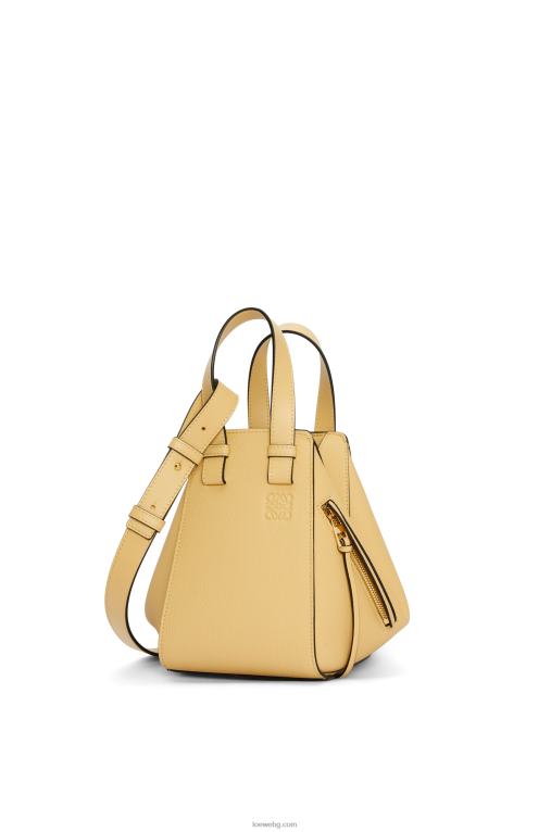 Loewe компактна чанта за хамак от мека зърнеста телешка кожа F84B8405 Жени тъмно масло