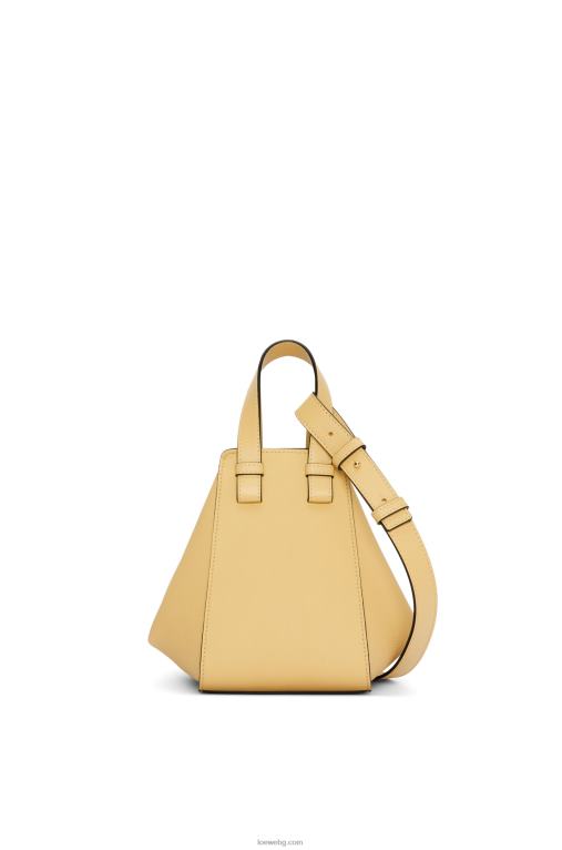 Loewe компактна чанта за хамак от мека зърнеста телешка кожа F84B8405 Жени тъмно масло