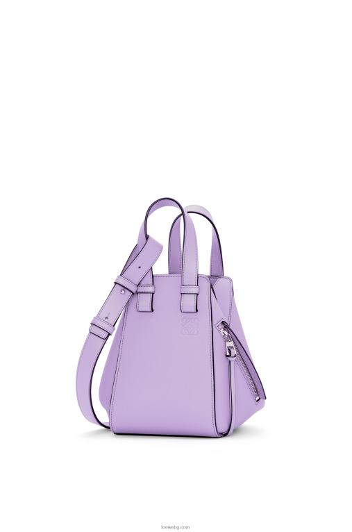 Loewe компактна чанта за хамак от мека зърнеста телешка кожа F84B8406 Жени светло лилаво