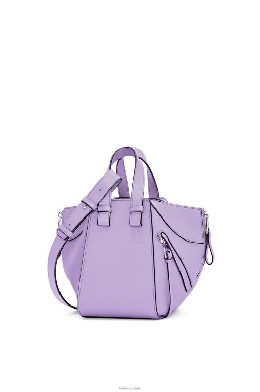 Loewe компактна чанта за хамак от мека зърнеста телешка кожа F84B8406 Жени светло лилаво
