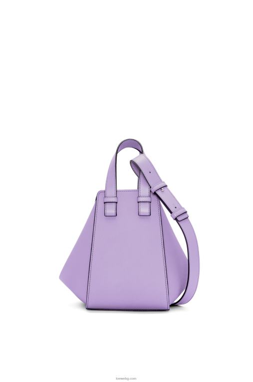 Loewe компактна чанта за хамак от мека зърнеста телешка кожа F84B8406 Жени светло лилаво