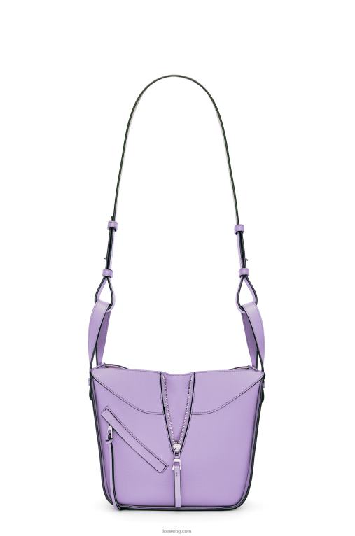 Loewe компактна чанта за хамак от мека зърнеста телешка кожа F84B8406 Жени светло лилаво