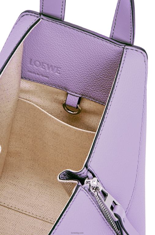 Loewe компактна чанта за хамак от мека зърнеста телешка кожа F84B8406 Жени светло лилаво