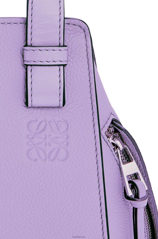 Loewe компактна чанта за хамак от мека зърнеста телешка кожа F84B8406 Жени светло лилаво