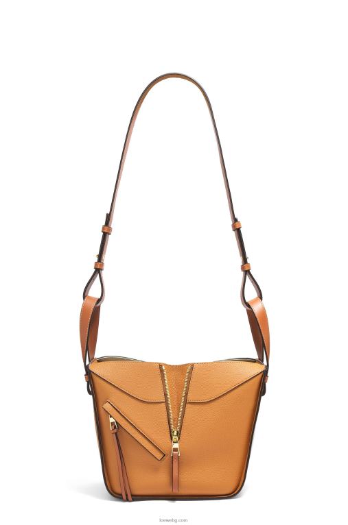 Loewe компактна чанта за хамак от мека зърнеста телешка кожа F84B8407 Жени лек карамел