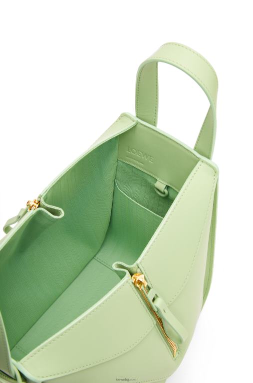 Loewe компактен хамак от сатенирана телешка кожа F84B8408 Жени лайм зелена глазура