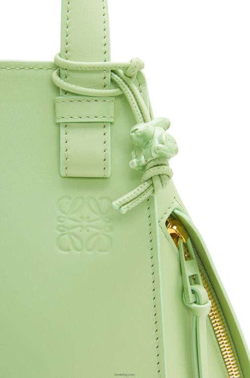 Loewe компактен хамак от сатенирана телешка кожа F84B8408 Жени лайм зелена глазура