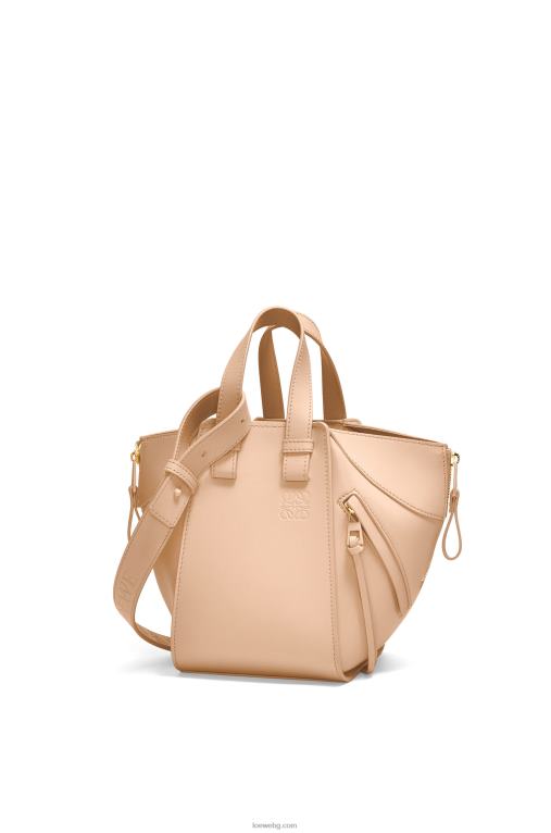 Loewe компактна чанта за хамак от сатенирана телешка кожа F84B8432 Жени голо