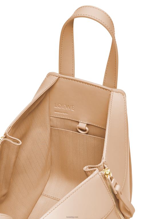 Loewe компактна чанта за хамак от сатенирана телешка кожа F84B8432 Жени голо