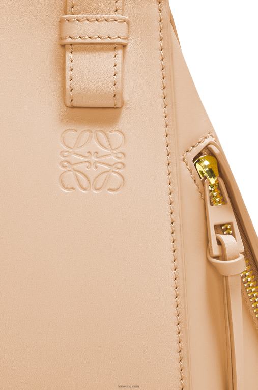 Loewe компактна чанта за хамак от сатенирана телешка кожа F84B8432 Жени голо