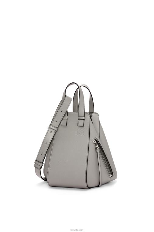 Loewe малка чанта за хамак от мека зърнеста телешка кожа F84B8434 Жени перлено сиво