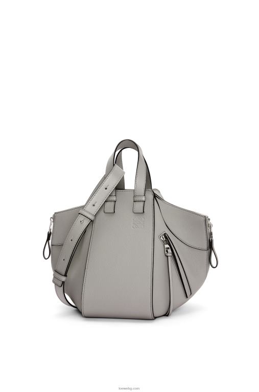 Loewe малка чанта за хамак от мека зърнеста телешка кожа F84B8434 Жени перлено сиво