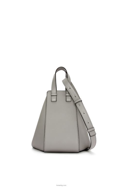 Loewe малка чанта за хамак от мека зърнеста телешка кожа F84B8434 Жени перлено сиво