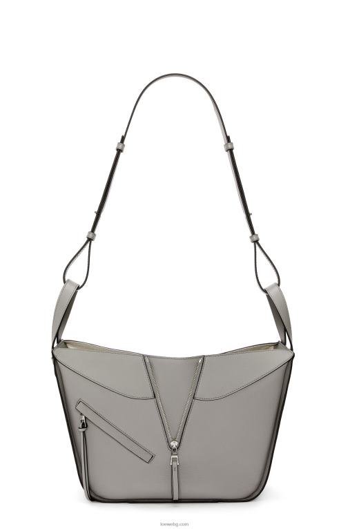 Loewe малка чанта за хамак от мека зърнеста телешка кожа F84B8434 Жени перлено сиво