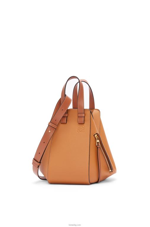 Loewe малка чанта за хамак от мека зърнеста телешка кожа F84B8439 Жени лек карамел