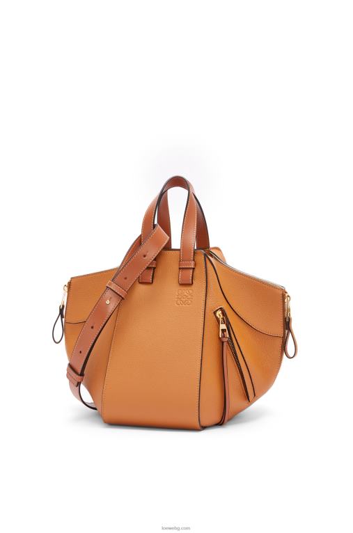 Loewe малка чанта за хамак от мека зърнеста телешка кожа F84B8439 Жени лек карамел