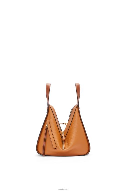 Loewe малка чанта за хамак от мека зърнеста телешка кожа F84B8439 Жени лек карамел