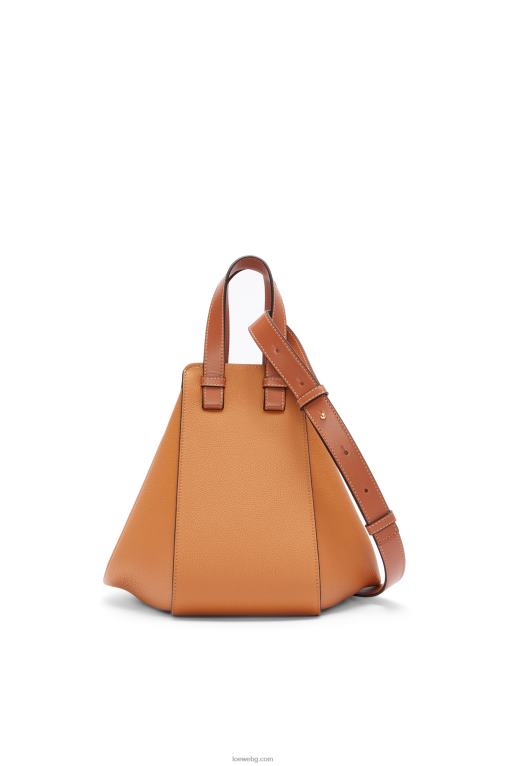 Loewe малка чанта за хамак от мека зърнеста телешка кожа F84B8439 Жени лек карамел
