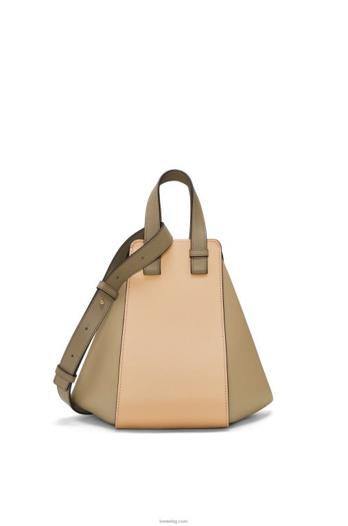 Loewe малка чанта за хамак от класическа телешка кожа F84B8440 Жени глина зелено/прашно бежово