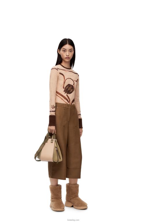 Loewe малка чанта за хамак от класическа телешка кожа F84B8440 Жени глина зелено/прашно бежово