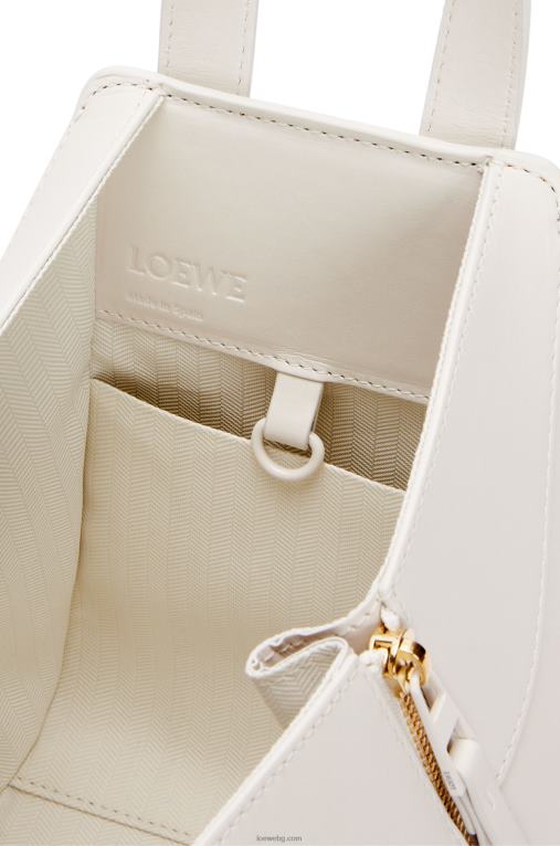 Loewe компактен хамак от сатенирана телешка кожа F84B8462 Жени бяла глазура