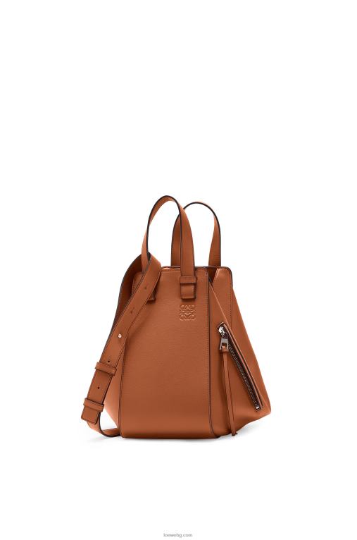 Loewe малка чанта за хамак от класическа телешка кожа F84B8469 Жени тен