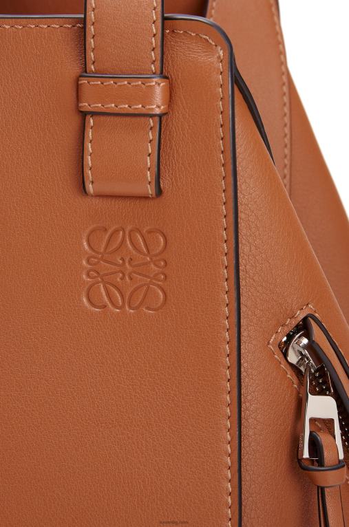 Loewe малка чанта за хамак от класическа телешка кожа F84B8469 Жени тен
