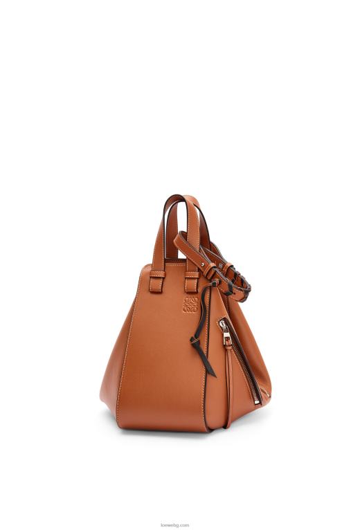 Loewe малка чанта за хамак от класическа телешка кожа F84B8469 Жени тен