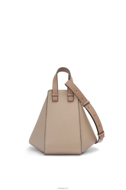 Loewe малка чанта за хамак от мека зърнеста телешка кожа F84B8477 Жени пясък
